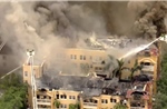 Mỹ: Huy động hàng chục đội cứu hoả dập đám cháy nhấn chìm chung cư ở Miami