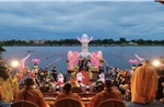 Lễ hội hoa đăng trên dòng sông Hương