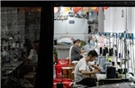 Ngành may mặc Trung Quốc lao đao tìm lối thoát khi Mỹ bỏ miễn thuế với gói hàng nhỏ