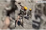 6 giờ sinh tử trong đường hầm ngập lũ bùn, nhóm công nhân Nepal may mắn sống sót