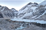 Băng bẩn có thể đang tiếp sức cho những thảm họa ở Himalaya