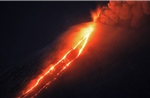 Núi lửa trên Bán đảo Kamchatka (Nga) phun cột tro cao 12km