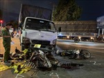 Xe tải tông hàng loạt xe máy dừng đèn đỏ khiến 3 người thương vong