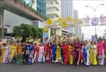 Trên 6.000 phụ nữ diễu hành tôn vinh áo dài tại thành phố Nha Trang