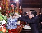 Chủ tịch nước dâng hương và khai bút đầu Xuân tại Khu lưu niệm Nguyễn Trãi