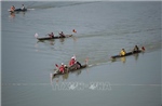 Sôi động giải đua thuyền độc mộc ở thành phố Kon Tum
