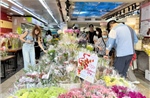 Nhộn nhịp thị trường hoa tươi và quà tặng nhân Ngày của Mẹ tại Hong Kong (Trung Quốc)