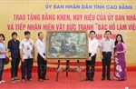 Tiếp nhận bức tranh &#39;Bác Hồ làm việc tại Pác Bó&#39; của họa sĩ Trịnh Phòng