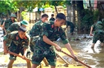 Đồng lòng vực dậy thành phố Yên Bái sau bão lũ