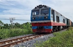 Ngăn chặn hành vi ném đất, đá, chất bẩn lên tàu