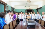 Đoàn đại biểu Người làm báo tiêu biểu dâng hương tưởng niệm Chủ tịch Hồ Chí Minh