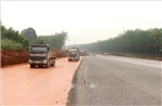 Lắp thêm biển cảnh báo ra, vào cao tốc Vạn Ninh - Cam Lộ