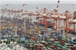 Kinh tế thế giới năm 2025: Thách thức kép kéo chậm đà tăng trưởng