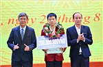Trao phần thưởng xứng đáng cho nam sinh giành huy chương Olympic quốc tế