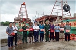 Hải đoàn 42 đồng hành cùng ngư dân, chung tay gỡ &#39;thẻ vàng&#39; IUU
