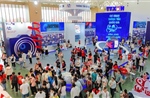 Khu trưng bày của TTXVN tại Triển lãm thành tựu Đất nước thu hút giới trẻ
