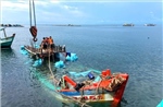 Đồn Biên phòng Hòn Chuối hỗ trợ tàu cá bị chìm trên biển