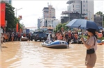Lực lượng cứu trợ giúp người dân Thái Nguyên khắc phục bão lũ