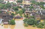 Hội An vẫn &#39;ngâm mình&#39; trong lũ