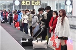Trung Quốc: Số lượt người xuất nhập cảnh đạt mức cao kỷ lục