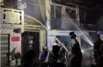 Nhanh chóng hỗ trợ người dân dập tắt đám cháy trong đêm
