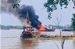 Ghe gỗ phát nổ trên sông Sài Gòn, một người thiệt mạng