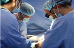 Mẹ hiến thận cứu con gái thoát suy thận giai đoạn cuối