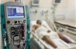 Người đàn ông nguy kịch do nhiễm một loại vi khuẩn có trong nước bẩn