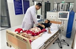 Bác sĩ từ đất liền ra Côn Đảo cấp cứu bệnh nhân tai nạn giao thông nguy kịch