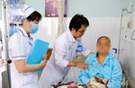 Phẫu thuật lấy khối u màng não ở vị trí phức tạp cho cụ bà 73 tuổi có bệnh nền
