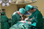 Tai nạn hy hữu, cụ ông 74 tuổi bị vòi xịt nước áp lực cao cứa đứt khí quản