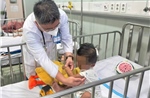 Bé trai 2 tuổi nghi bị mẹ ruột và người tình bạo hành đã qua cơn nguy kịch