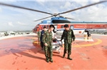 Trực thăng xuyên đêm đưa 2 công nhân nguy kịch từ đảo Trường Sa vào đất liền điều trị 