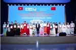 ‘Tay trái chỉ trăng’ giúp UEF giành giải Nhất thể loại hát tại cuộc thi Việt - Trung