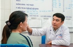 Người phụ nữ bị lật hai mi dưới sau làm đẹp