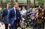Hành động bất ngờ của Tổng thống Pháp giữa cuộc khủng hoảng bầu cử