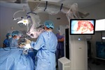 Bệnh viện áp dụng kính vi phẫu thế hệ mới nâng cao hiệu quả phẫu thuật