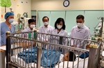 Tập trung điều trị, chăm sóc tốt nhất cho cháu bé bị công nông cán qua người tại Nam Định