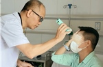 Người đàn ông mù mắt do tiêm xóa nhăn trán tại spa, bác sĩ cảnh báo loại filler ‘lạ’