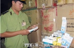 Siết chặt thanh kiểm tra với mỹ phẩm