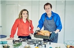 Tom Parker Bowles, người viết lại lịch sử hoàng gia bằng món ăn