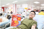 Báo Tin tức và Dân tộc mang không khí A80 đến với người hiến máu