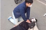 Gặp ca tai nạn giữa đường, bác sĩ xuống xe cứu người kịp thời