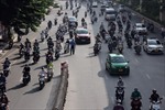 Giao thông lộn xộn trên đường Nguyễn Trãi (Hà Nội) sau 3 ngày phân làn