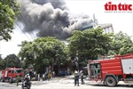 Hà Nội: Chập điện, 3 ngôi nhà khu vực cầu Lộc Hà bị thiêu rụi