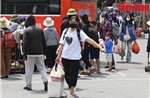 Người dân lỉnh kỉnh hành lý trở lại Hà Nội sau kỳ nghỉ Lễ 30/4 - 1/5