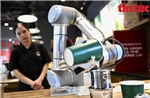 Trải nghiệm mới lạ tại quán cà phê sử dụng robot phục vụ dịp nghỉ Lễ 30/4–1/5