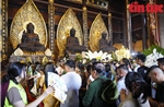 Phật tử khắp nơi đổ về chùa Tam Chúc chiêm bái Xá lợi Phật