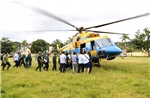 Bộ Quốc phòng điều trực thăng Mi-171 vận chuyển hàng cứu trợ khẩn cấp tới Điện Biên