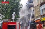 Hà Nội: Cháy nhà cao tầng trên phố Hàng Mã, một người bị thương nặng
